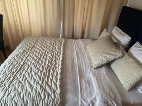 Кровать или кровати в номере Apartament Cozma