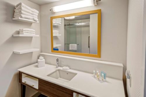 Hampton Inn & Suites San Jose Airport Image