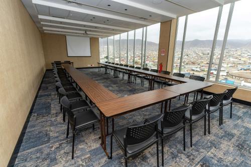 a conference room with a long table and chairs at Hampton By Hilton Antofagasta in Antofagasta