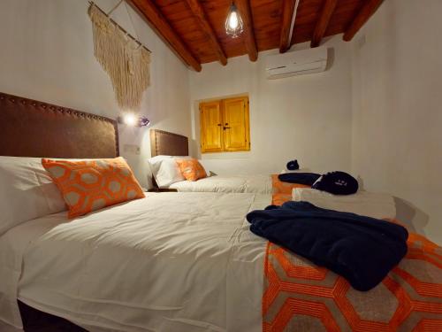 Giường trong phòng chung tại Apartamentos Rurales Tinguatón