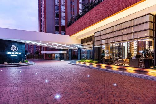 an empty street in front of a building at Hilton DoubleTree Bogotá Salitre AR in Bogotá