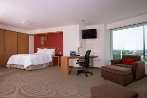 Μια τηλεόραση ή/και κέντρο ψυχαγωγίας στο Hampton by Hilton Guadalajara Expo