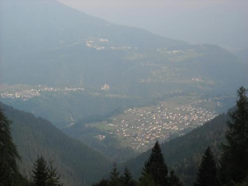 a view of a town in a mountain valley at Al Tajol in Lamon