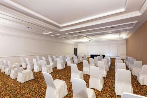 Konferenční prostory v ubytování Doubletree By Hilton Toluca