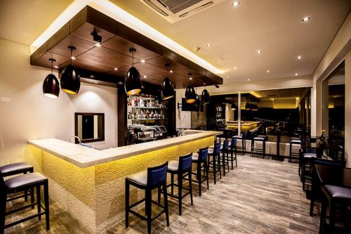 a bar with a row of stools in a restaurant at Hampton by Hilton Santa Cruz in Santa Cruz de la Sierra