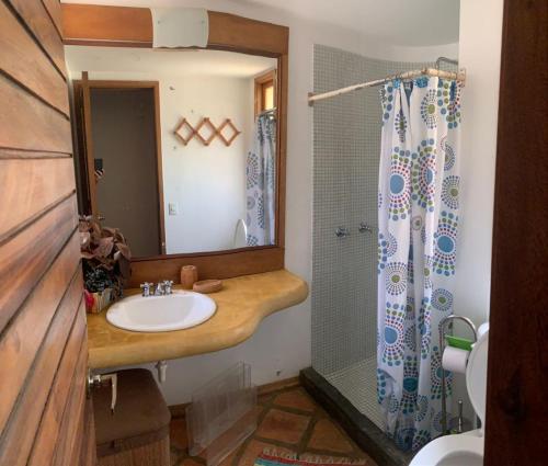 a bathroom with a sink and a shower at Morrocoy - Acogedora Casa VIP Tucacas in Tucacas
