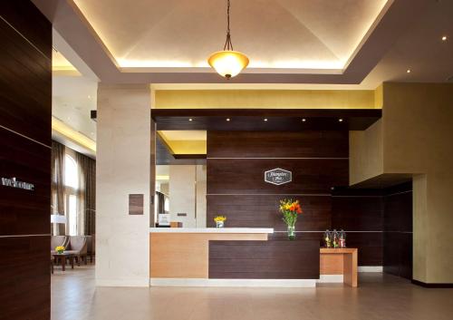 a lobby with a reception desk in a building at Hampton Inn by Hilton Silao-Aeropuerto, Mexico in Silao