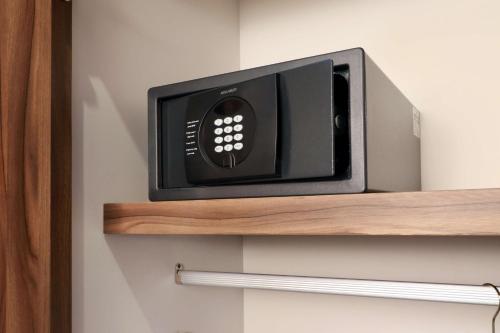 a microwave oven sitting on a shelf in a room at Hilton Garden Inn Monterrey Obispado in Monterrey