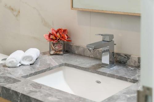  Koi Resort Saint Kitts, Curio Collection by Hilton -  Room  picture :   Tea/Coffee maker    Shower    Safety deposit box                           