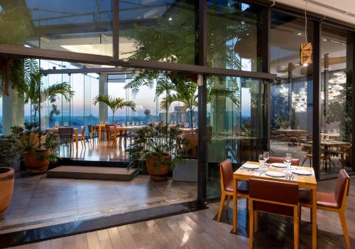 a restaurant with a table with wine glasses on it at Hilton DoubleTree Guadalajara Centro Historico in Guadalajara