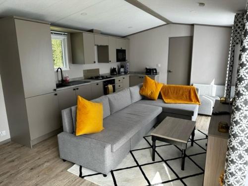 Kuchyň nebo kuchyňský kout v ubytování Fairway 6 Lilliardsedge Caravan Hire