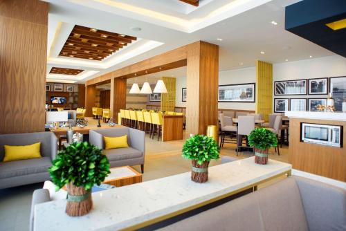 Χώρος καθιστικού στο Hampton Inn Piedras Negras