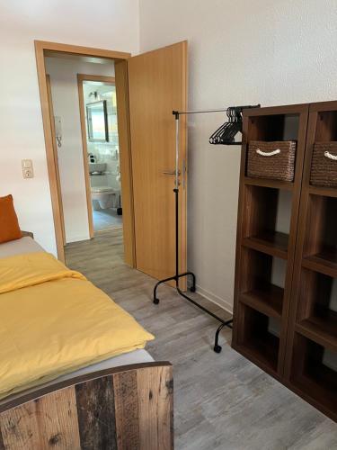 A bed or beds in a room at Erholung im Herzen von Mühlhausen