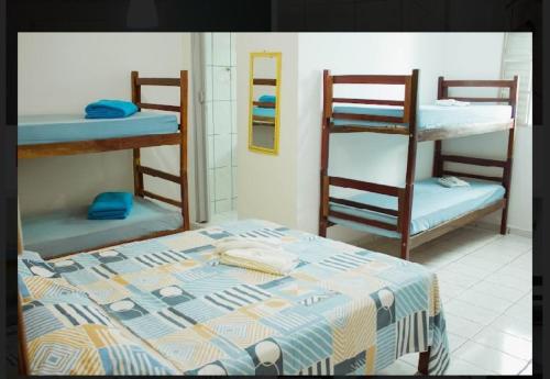 a room with three bunk beds and a bed at Pousada Monsenhor in Cachoeira Paulista