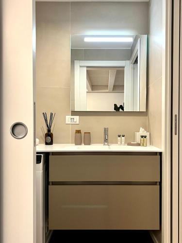 a bathroom with a sink and a mirror at Tarra Luxury Suite in Milan
