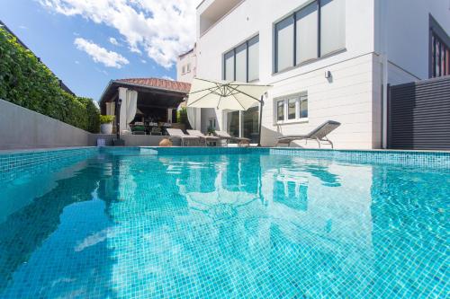 Villa Solis Kastela - Private Heated Pool