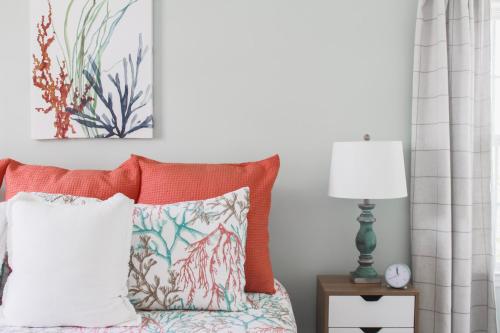 Una cama o camas en una habitación de 9 Palms