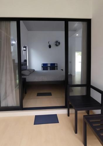 Ένα ή περισσότερα κρεβάτια σε δωμάτιο στο Avita Villa Hikkaduwa