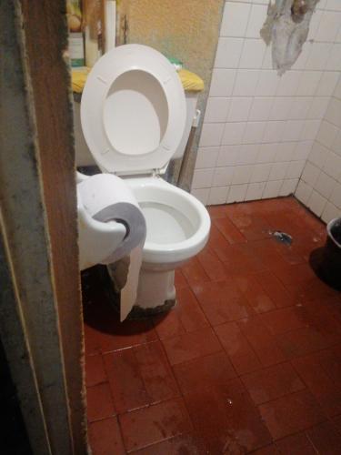 a bathroom with a white toilet in a stall at Casa familiar in El Apogeo