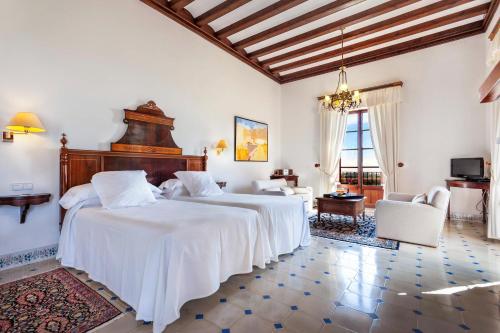 Ένα ή περισσότερα κρεβάτια σε δωμάτιο στο Hotel Llenaire