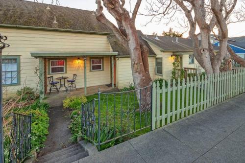 a white picket fence in front of a house at Downtown Drift-Hot Tub,Sauna,Bikes,Pet Friendly in Arcata