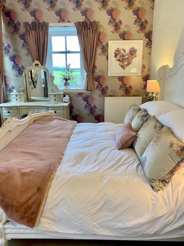 Katil atau katil-katil dalam bilik di Private room & bathroom in Manor House