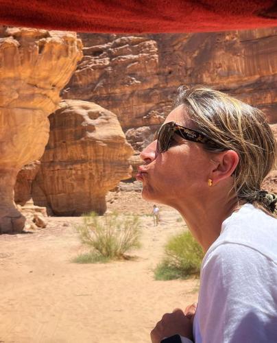 Tetamu yang menginap di Wadi Rum Space camp