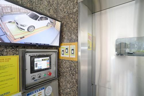 a pay phone with a picture of a car on it at HOTEL YUNA Business in Busan