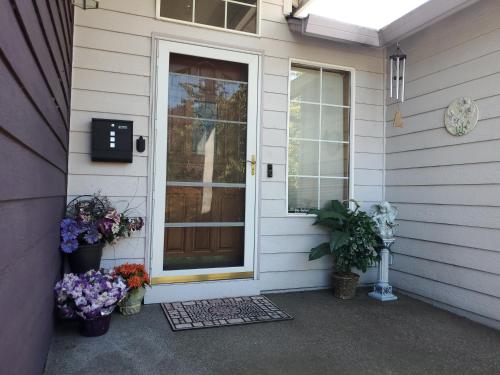 グレシャムにあるGresham Houseの花の家の玄関