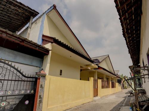 Gallery image of SPOT ON 92902 Sunyoto Homestay Syariah in Mojokerto