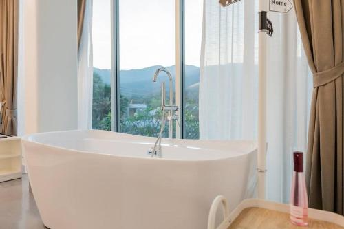 Koupelna v ubytování Charming Pool Villa with Breathtaking View