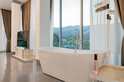 Koupelna v ubytování Charming Pool Villa with Breathtaking View