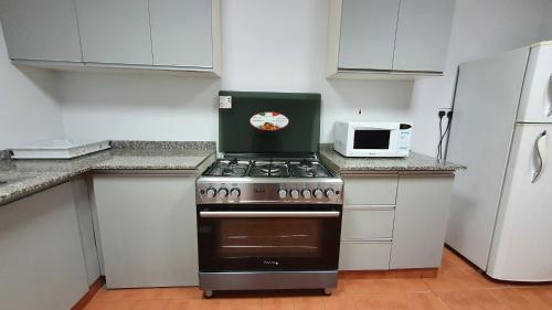 Kuchyň nebo kuchyňský kout v ubytování Muscat Oasis Residences