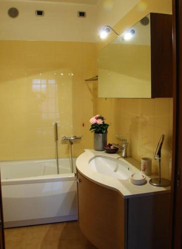 a bathroom with a sink and a bath tub with a tub at Frally home Intero alloggio, appartamento. in Rimini
