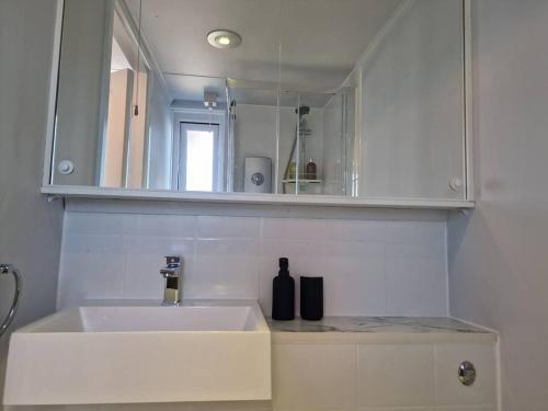 Sea Breeze in Brighton Marina with Free Parking photo 12