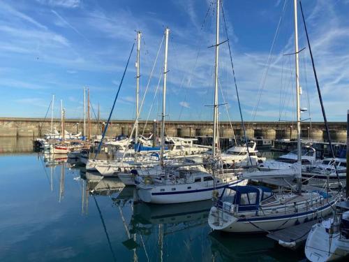 Sea Breeze in Brighton Marina with Free Parking photo 22