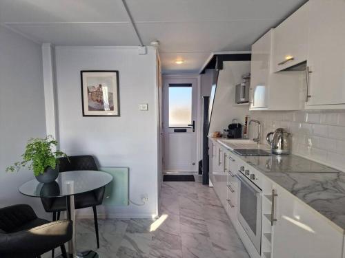 Sea Breeze in Brighton Marina with Free Parking photo 29
