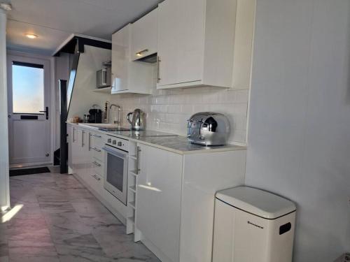Sea Breeze in Brighton Marina with Free Parking photo 35