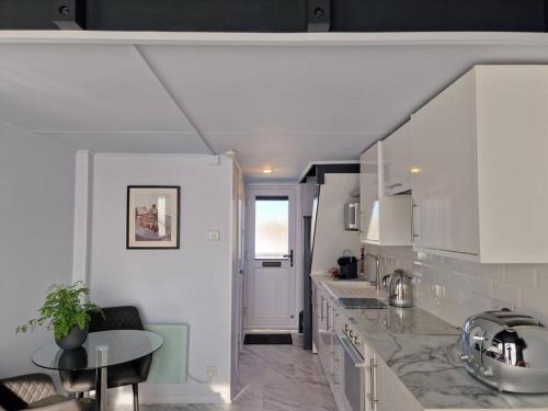 Sea Breeze in Brighton Marina with Free Parking photo 37