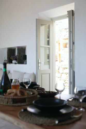 Μια τηλεόραση ή/και κέντρο ψυχαγωγίας στο Tholos Guest House