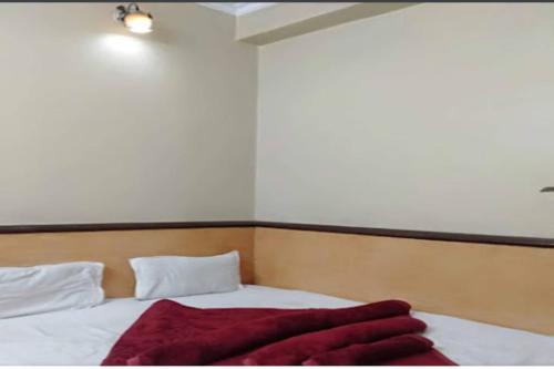 Cama o camas de una habitación en POP Hotel K Kalpana Railway Station