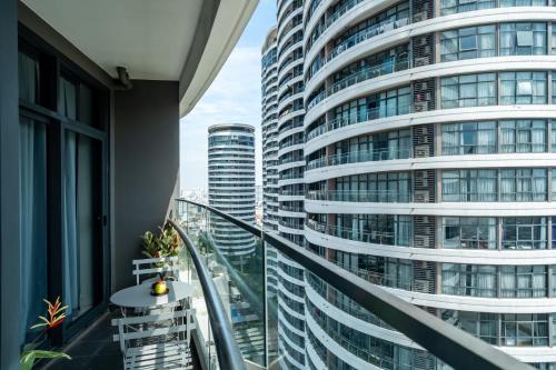 Lux Executive Residence at City Garden by CIRCADIAN – Photos 3