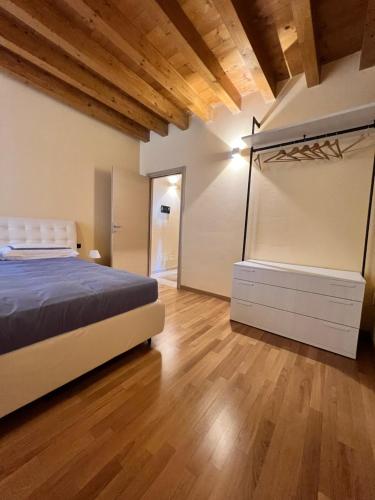 Posteľ alebo postele v izbe v ubytovaní Appartamento del BUFO - appartamento al lago