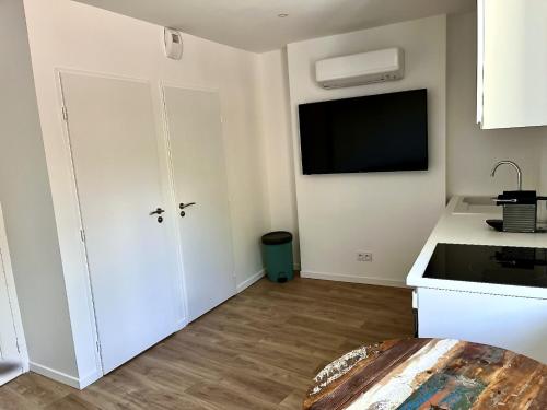 Η κουζίνα ή μικρή κουζίνα στο Emma CLIM Proche Hôpital