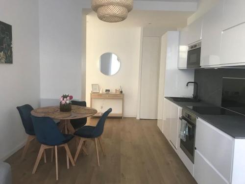 Central Nice 3 bed modern flat close to the beach