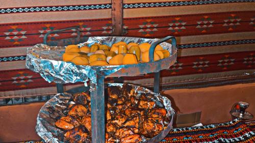 Makanan di atau berdekatan resort