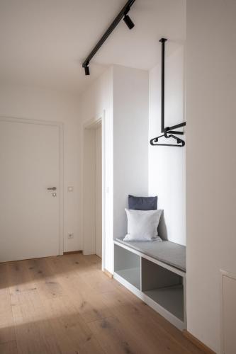 a room with white walls and a bench with a pillow at Kaisigen43 in Steinbach am Attersee