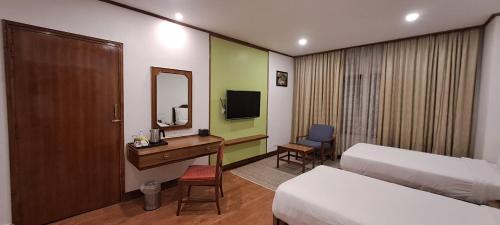 Ein Bett oder Betten in einem Zimmer der Unterkunft Ambassador Pallava