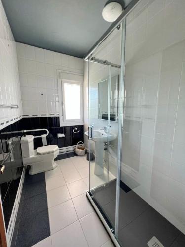 a bathroom with a shower and a sink and a toilet at Casa Lola in Teo