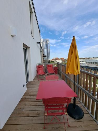 Μπαλκόνι ή βεράντα στο bel appartement avec terrasse
